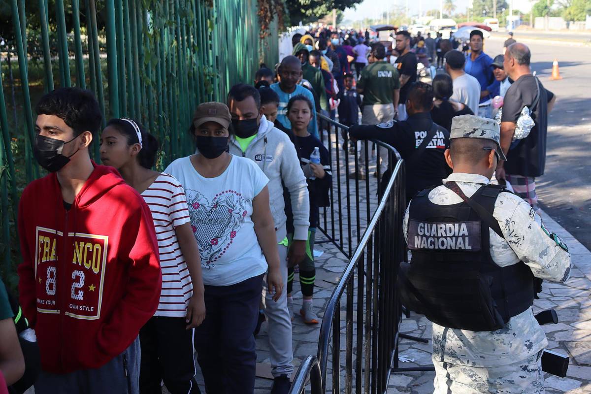 Migrantes en sur de México piden libre tránsito en medio de visita de Biden