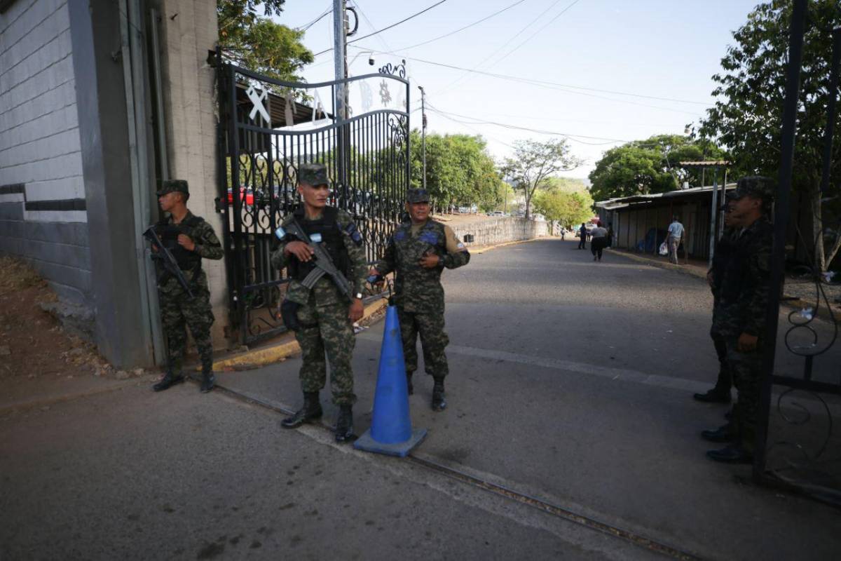 Hermetismo: prensa no puede ingresar a escrutinio de Libre, pero sí del PN y PL