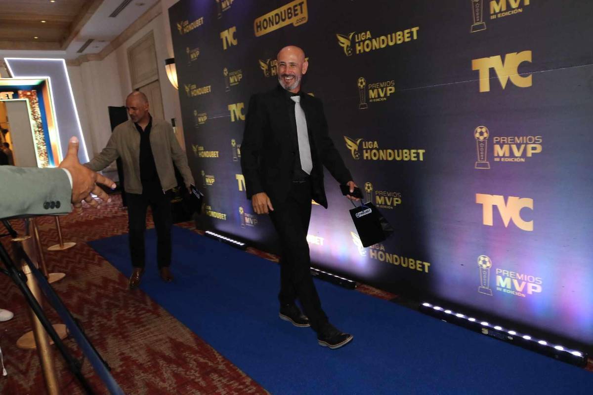 Premios MVP: Futbolistas de Olimpia bien acompañados; Eduardo Espinel y Diego presentes
