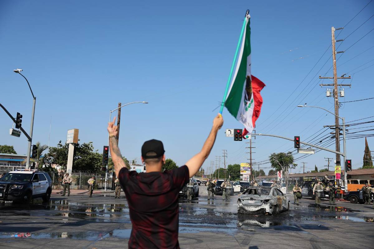 Caos en Los Ángeles por violentas protestas contra la cacería de migrantes