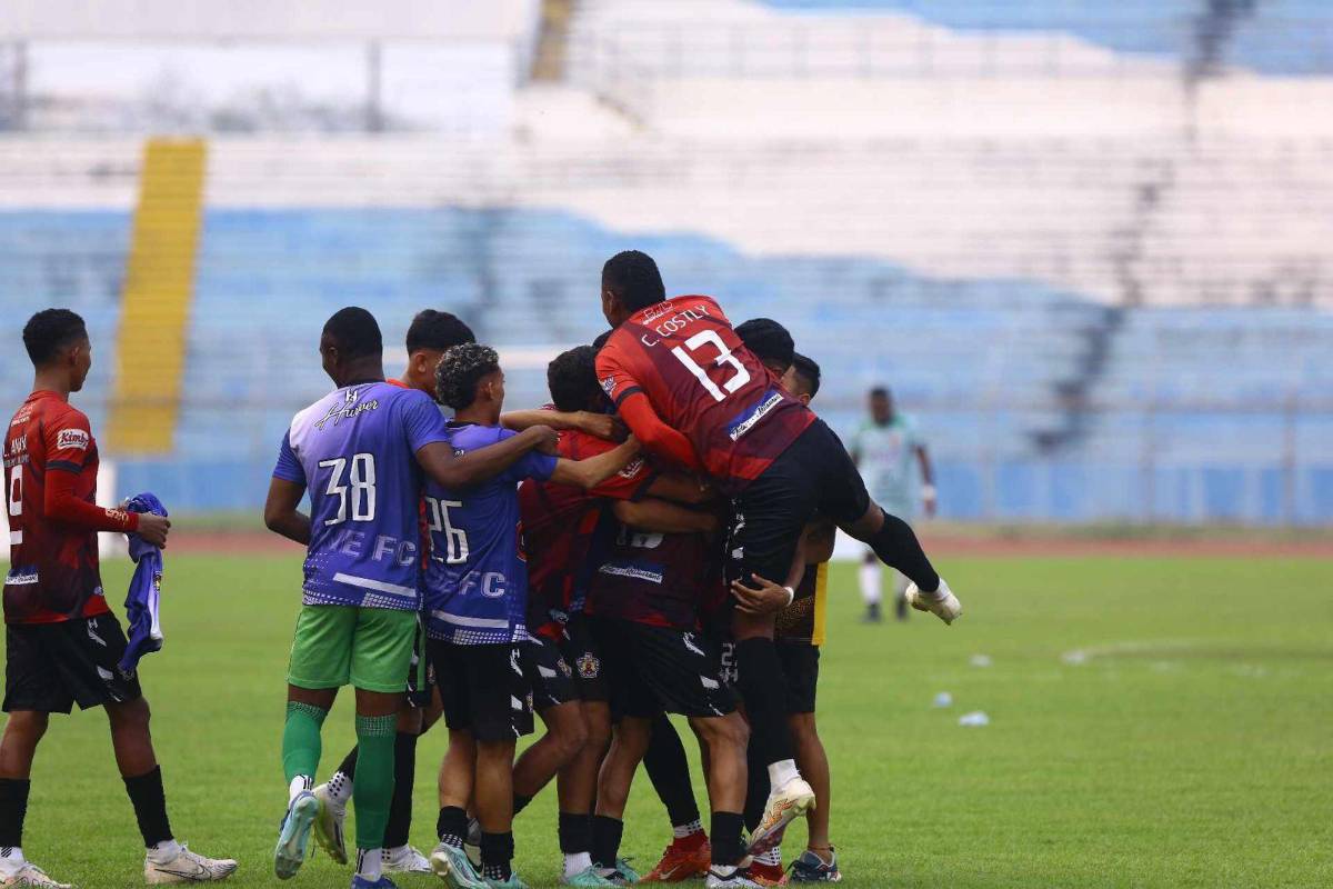 El Lone FC goleó al Independiente en el estadio Olímpico.