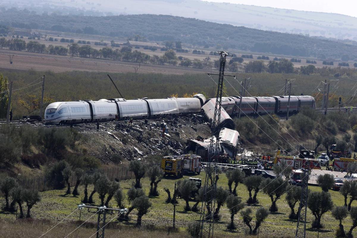 Desaparecida exministra de Trabajo Fátima Báñez tras accidente de trenes en España