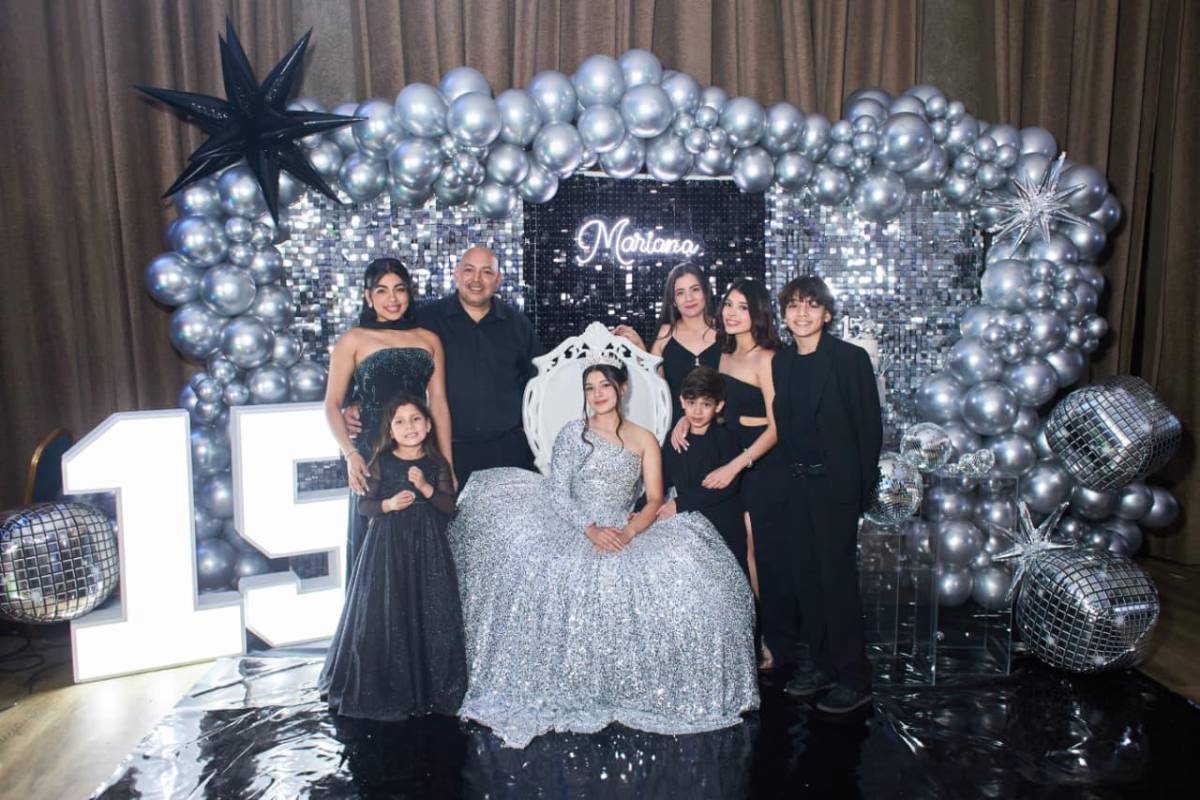 Mariana Lara festeja sus quince años con inolvidable fiesta con temática disco