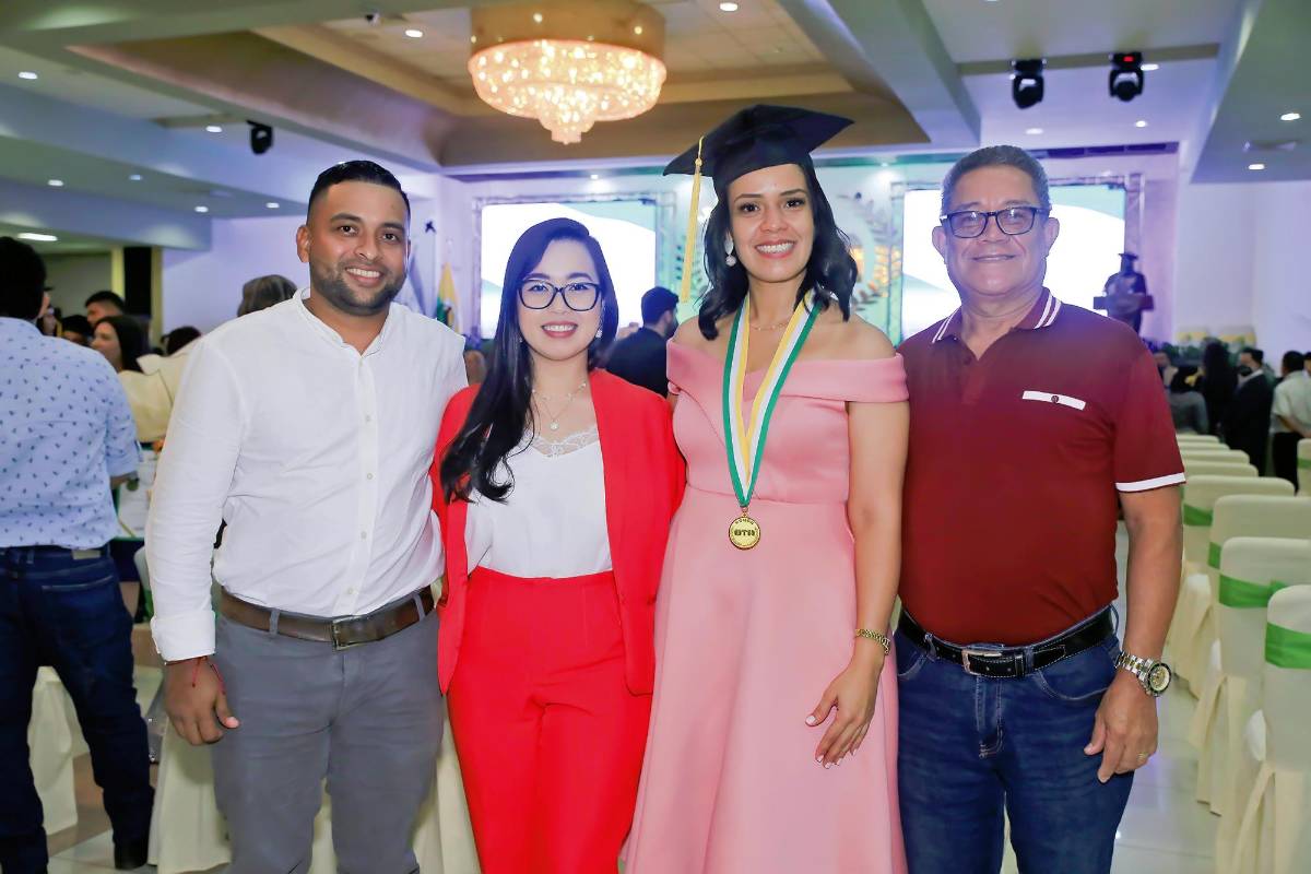 UTH gradúa a 170 nuevos profesionales