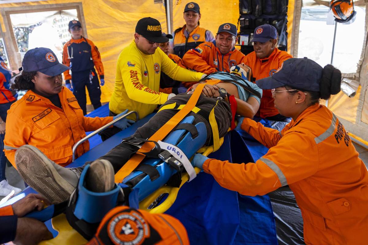 Venezolanos se preparan para responder ante conflicto armado y desastres naturales