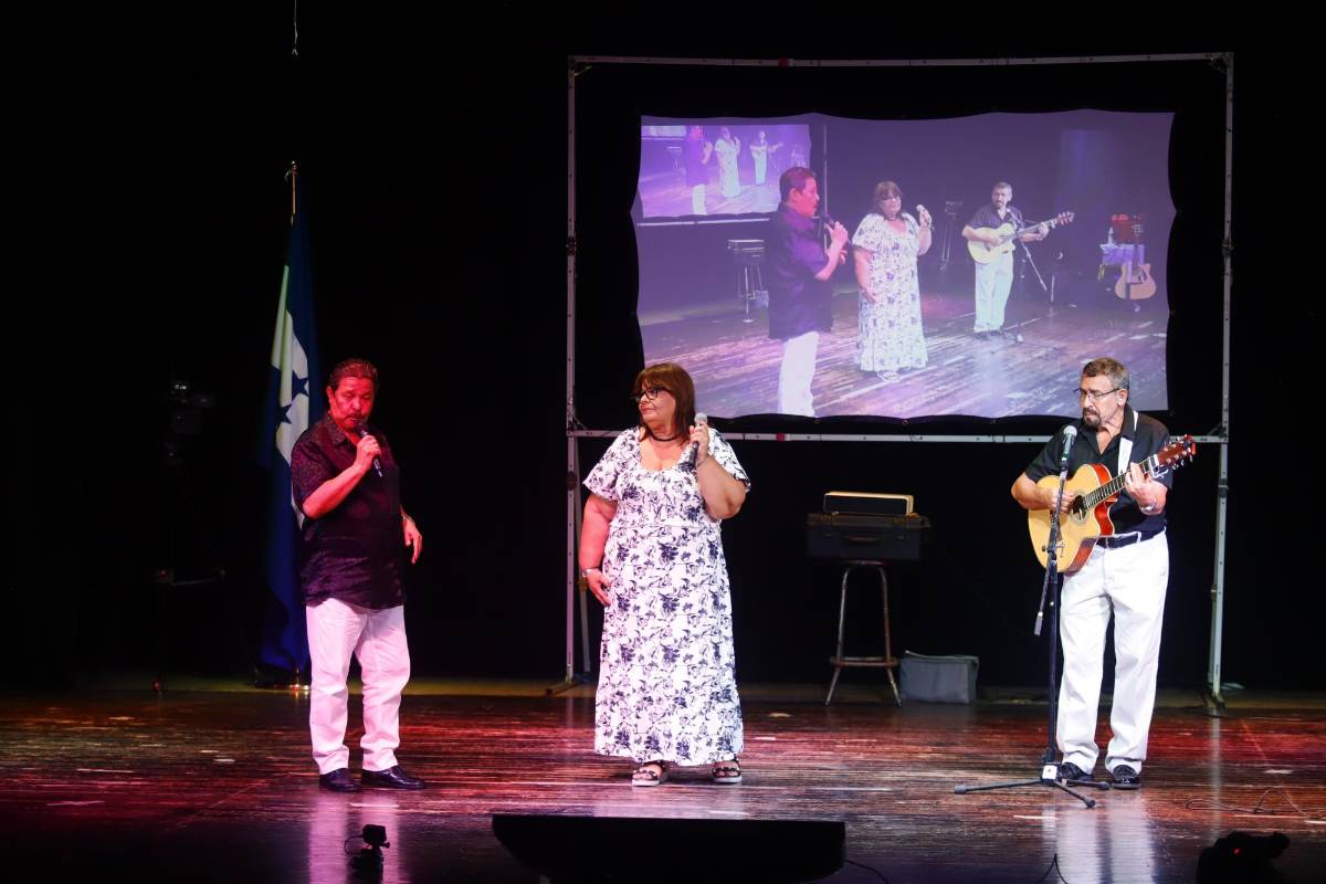 Emotivo homenaje a Moisés Canelo de parte de su esposa y artistas hondureños