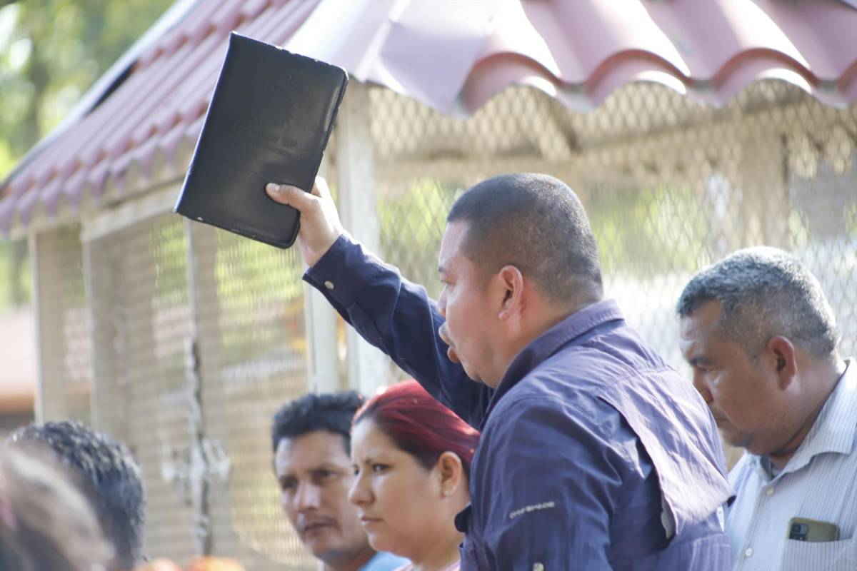 Dolor e impotencia en el último adiós a hermanos víctimas de masacre