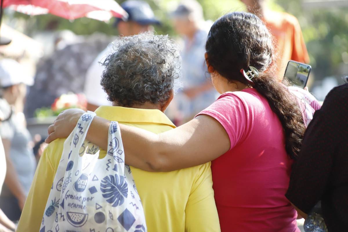 Dolor e impotencia en el último adiós a hermanos víctimas de masacre