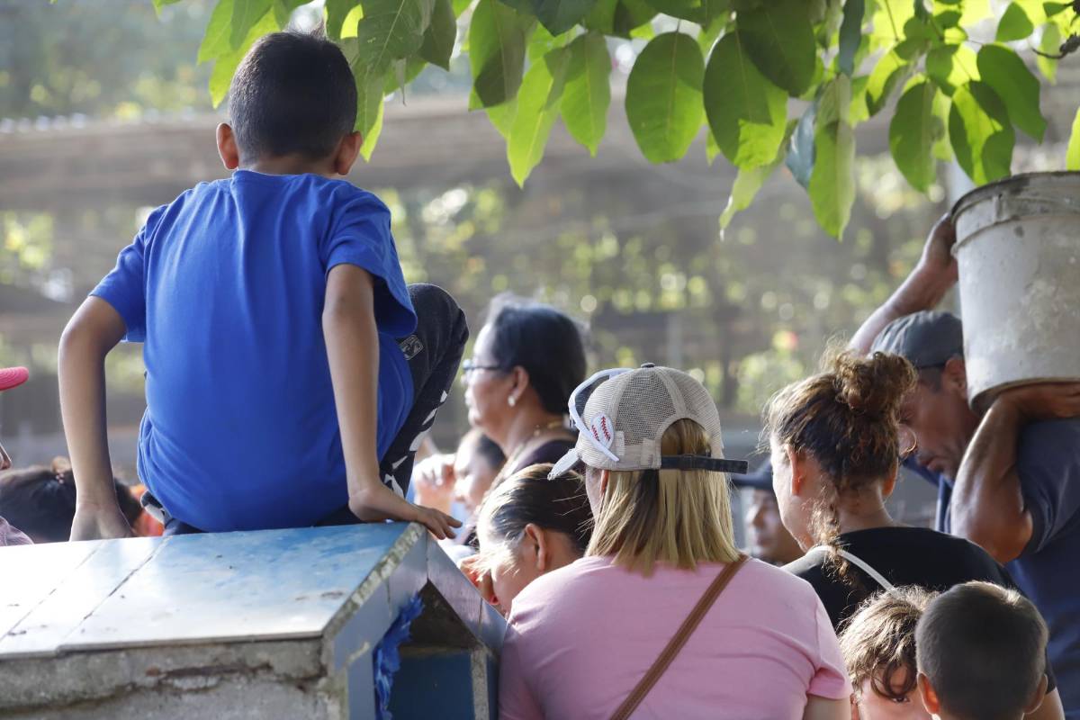 Dolor e impotencia en el último adiós a hermanos víctimas de masacre