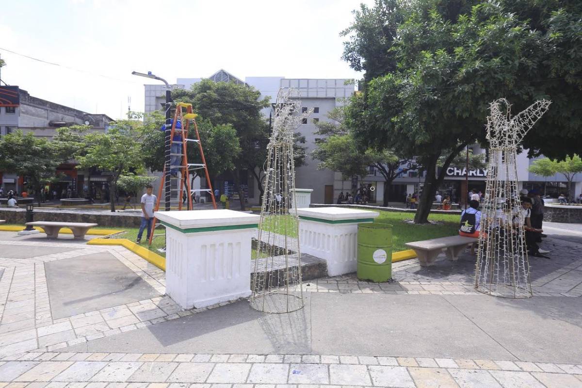 Miles de luces multicolores adornarán el parque central en las fiestas navideñas