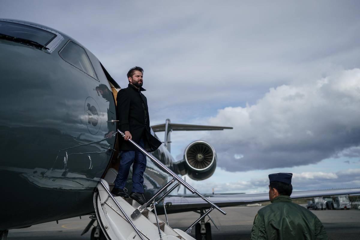 Izquierdista Boric anuncia expulsión de Chile de los inmigrantes irregulares