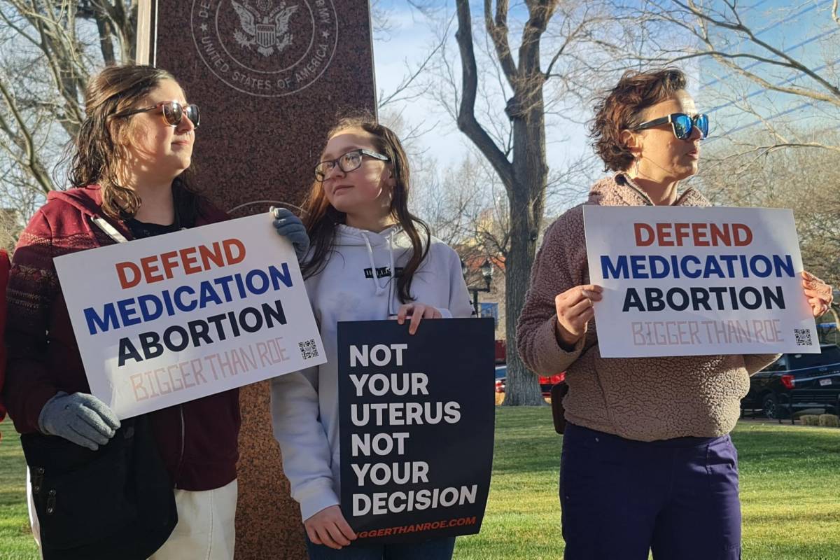 Conservadores buscan prohibir la venta de la píldora abortiva en Estados Unidos