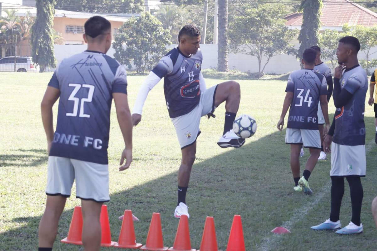 Carlo Costly se resiste al retiro y esta temporada jugará nuevamente con el Lone FC de la Liga de Ascenso de Honduras.
