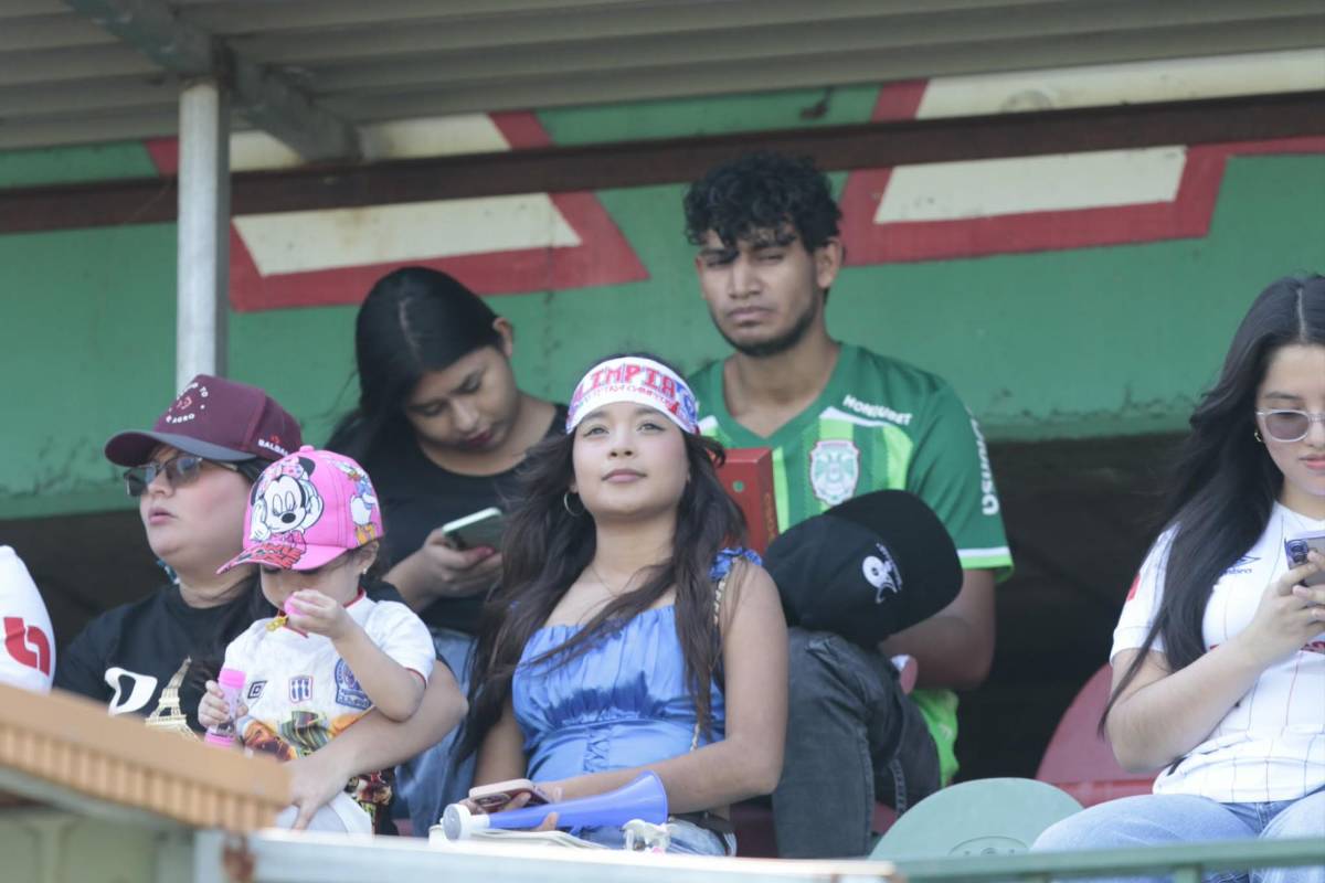 Esposa de futbolista y argentina enamoran: las bellezas en el Marathón-Olimpia