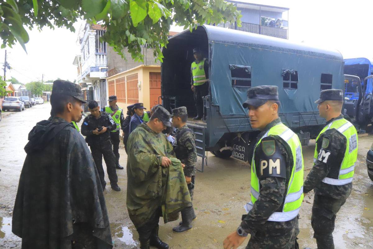 A albergues llevan a familias afectadas en el sector Rivera Hernández por tormenta Sara