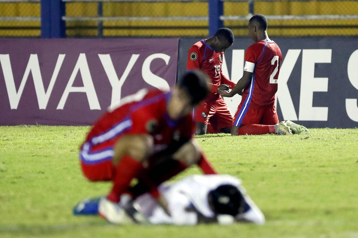 Panameños celebrando la clasificación al Mundial Sub-17 de Perú 2023.