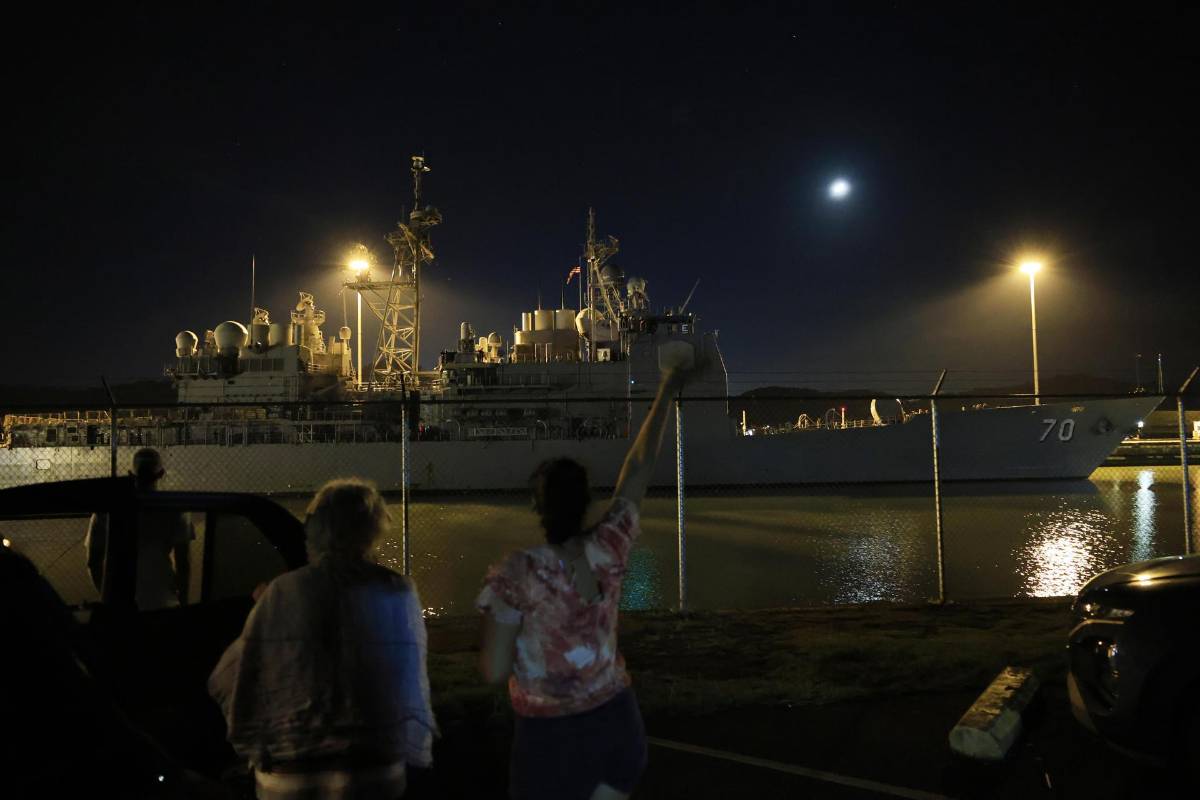 Poderoso buque lanzamisiles de Estados Unidos llega a Panamá