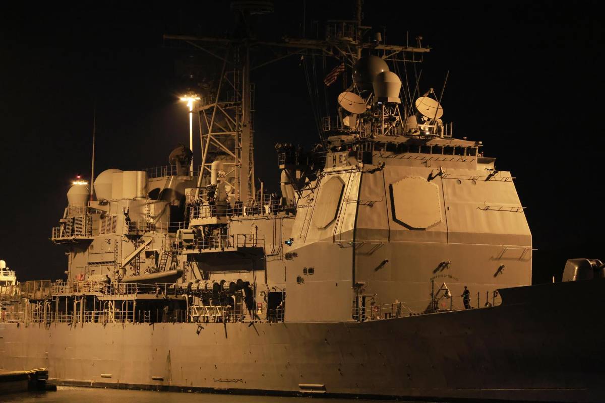 Poderoso buque lanzamisiles de Estados Unidos llega a Panamá