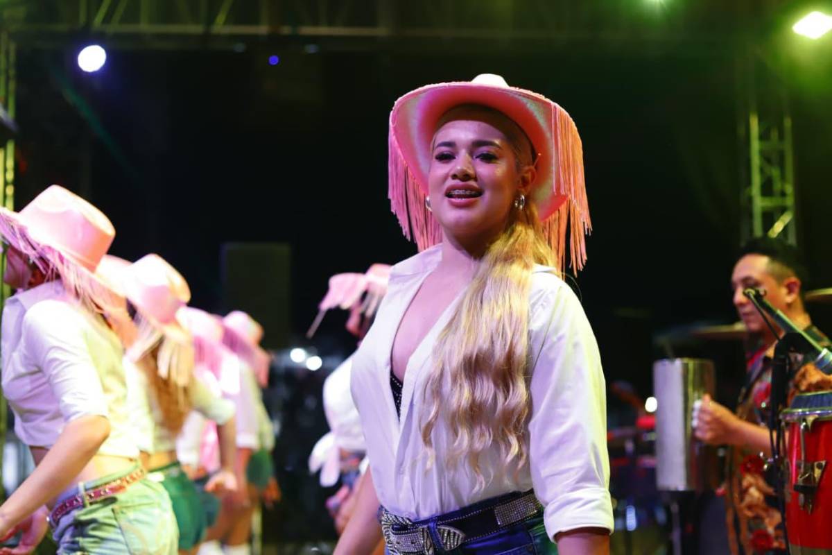Chicas Roland brillan en la Feria Juniana 2026 del Campo Agas