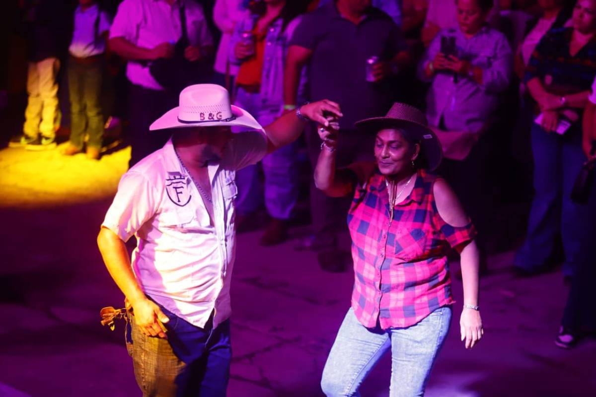 Chicas Roland brillan en la Feria Juniana 2026 del Campo Agas