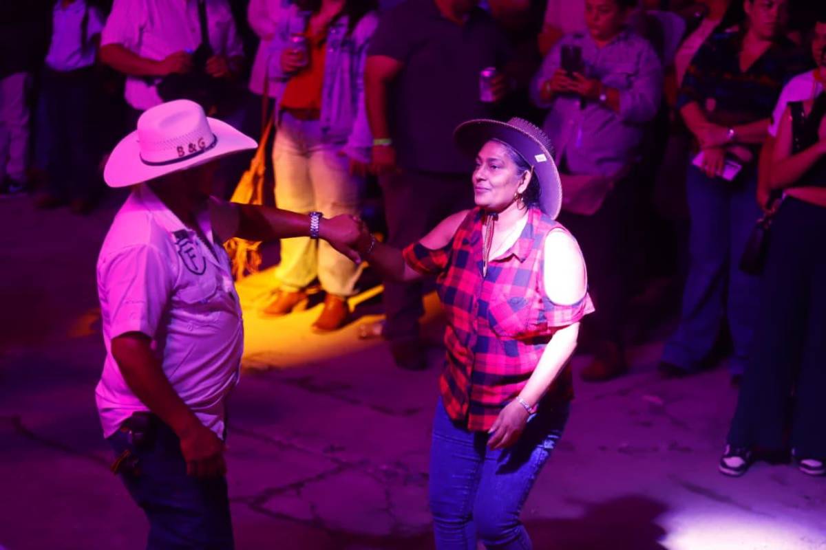 Chicas Roland brillan en la Feria Juniana 2026 del Campo Agas