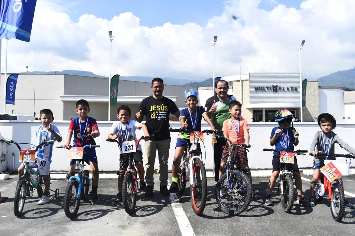 El equipo de Inmude que fue parte de la Vuelta Ciclística Infantil LA PRENSA 2024.