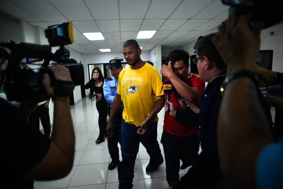 Supuestos gatilleros de la MS vinculados en desaparición de líderes garífunas al llegar a juzgados