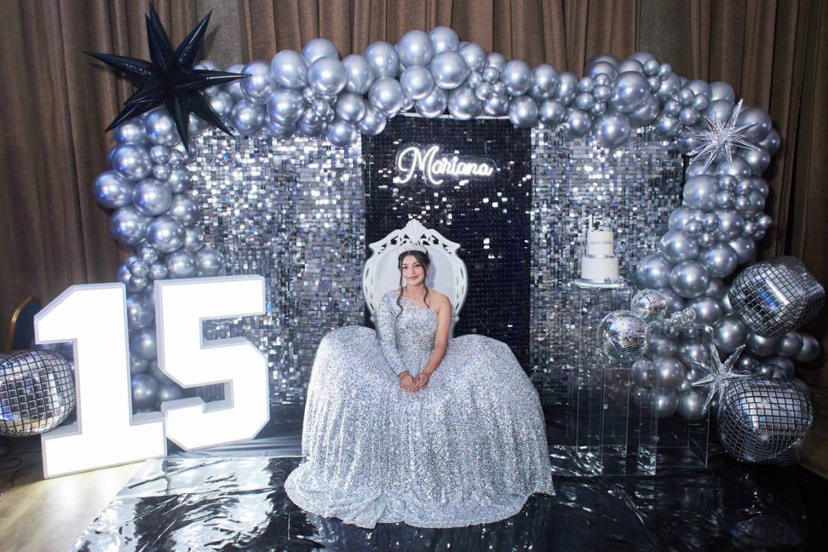 Mariana Lara festeja sus quince años con inolvidable fiesta con temática disco