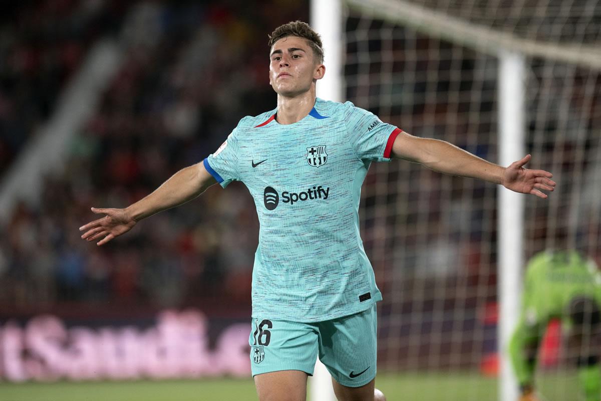 Fermín López festejando su primer gol del partido ante Almería.