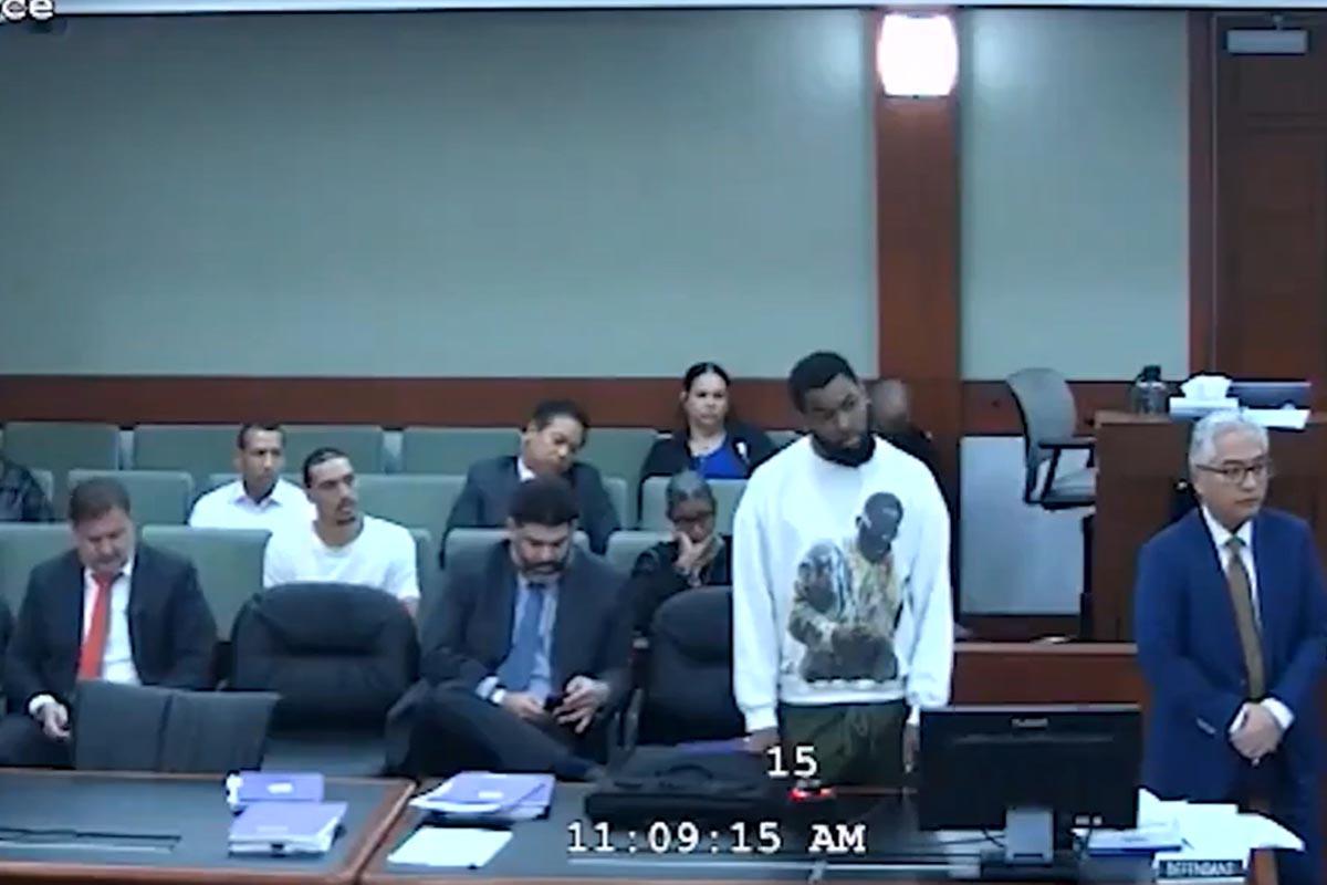 En la audiencia de este jueves, la jueza interina Lauren Diefenbach mantuvo la fianza de Redden en 54.000 dólares.