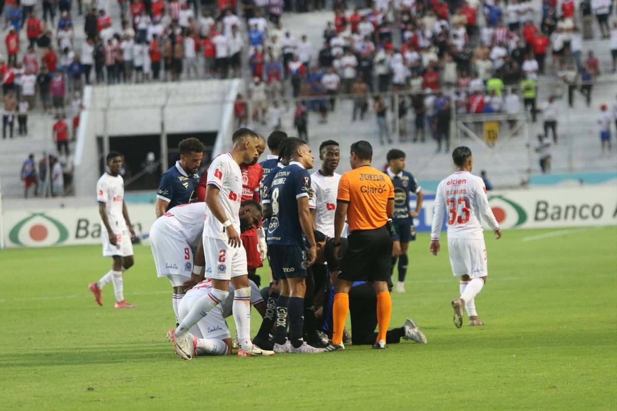 El increíble error de Menjívar vs Motagua, agresión a Edwin, sangre y baile en Olimpia