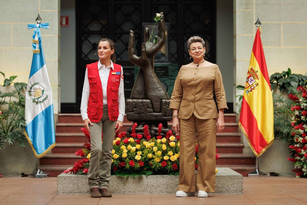 Primera dama de Guatemala da la bienvenida a la reina Letizia en su viaje de cooperación