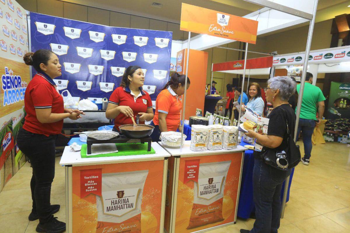 Patrocinadores de la Expo Buen Provecho llenan al público de premios y deliciosa comida