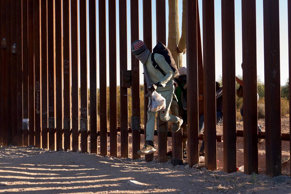 Biden está dispuesto a desmantelar el asilo en EEUU a cambio de ayuda para Ucrania