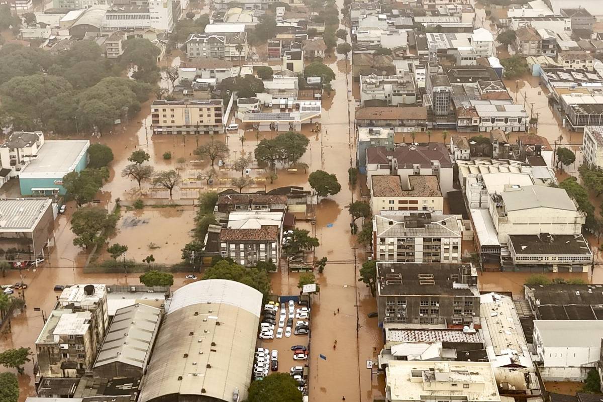 Suben a 76 los muertos por las inundaciones en el sur de Brasil