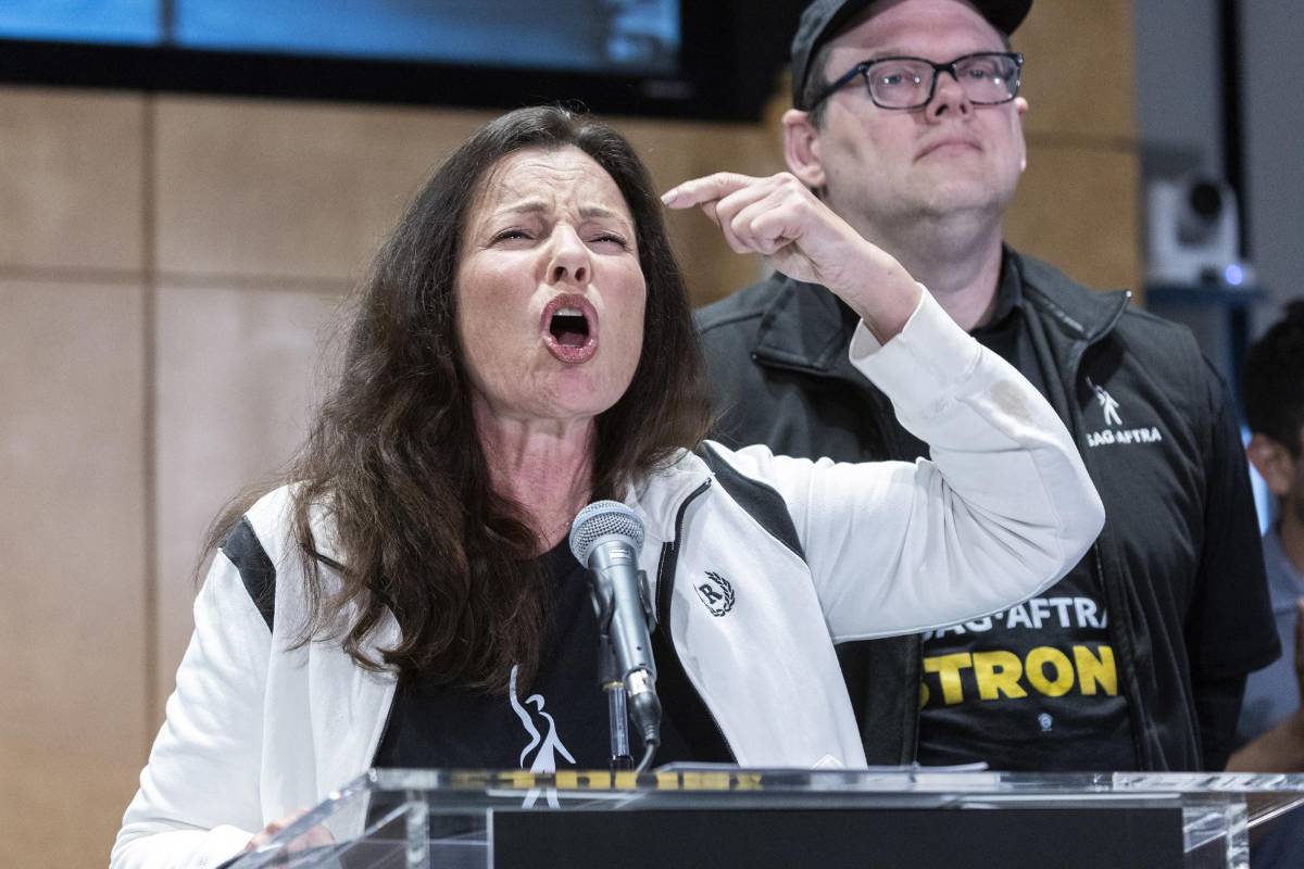 Fran está inmersa en una batalla encarnizada que decidirá el futuro profesional de 160.000 intérpretes de Hollywood sindicados.