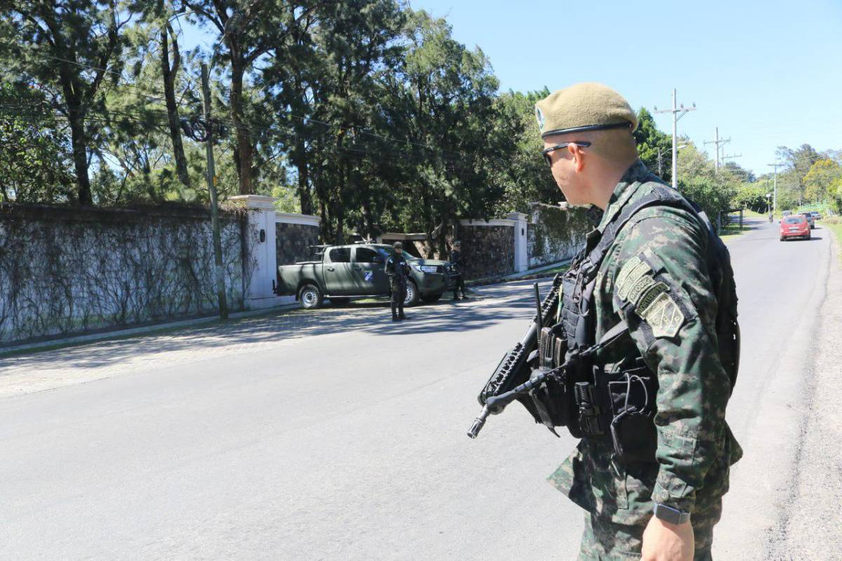 Blindada con resguardo militar permanece la casa del presidente electo Nasry Asfura