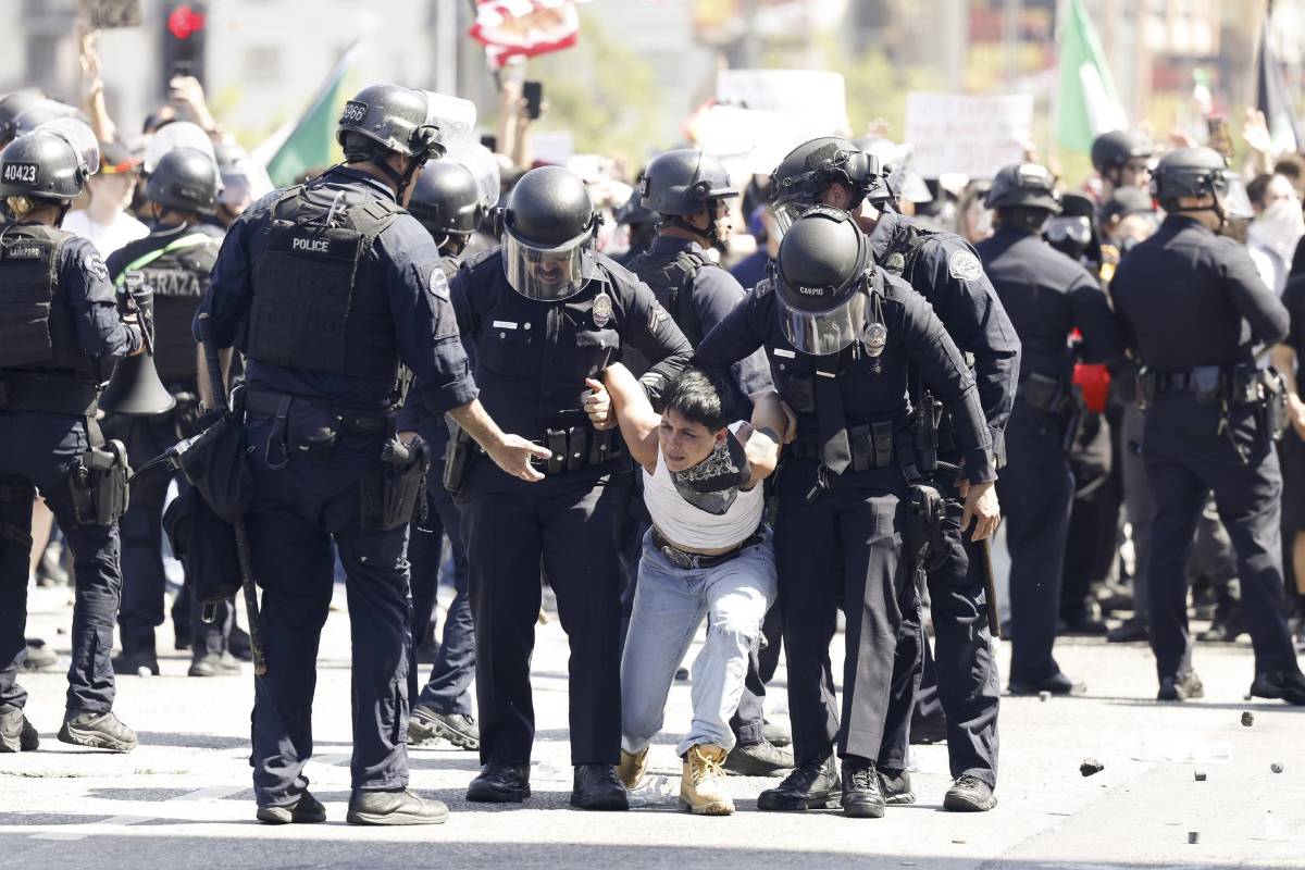 Estallido de violencia en Los Ángeles: Enfrentamientos entre manifestantes y tropas por redadas