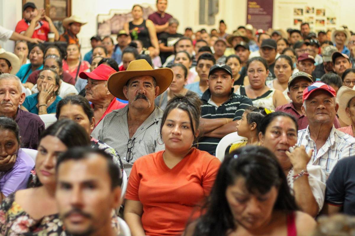 Pobladores de Copán Ruinas en el cuarto cabildo abierto del año.