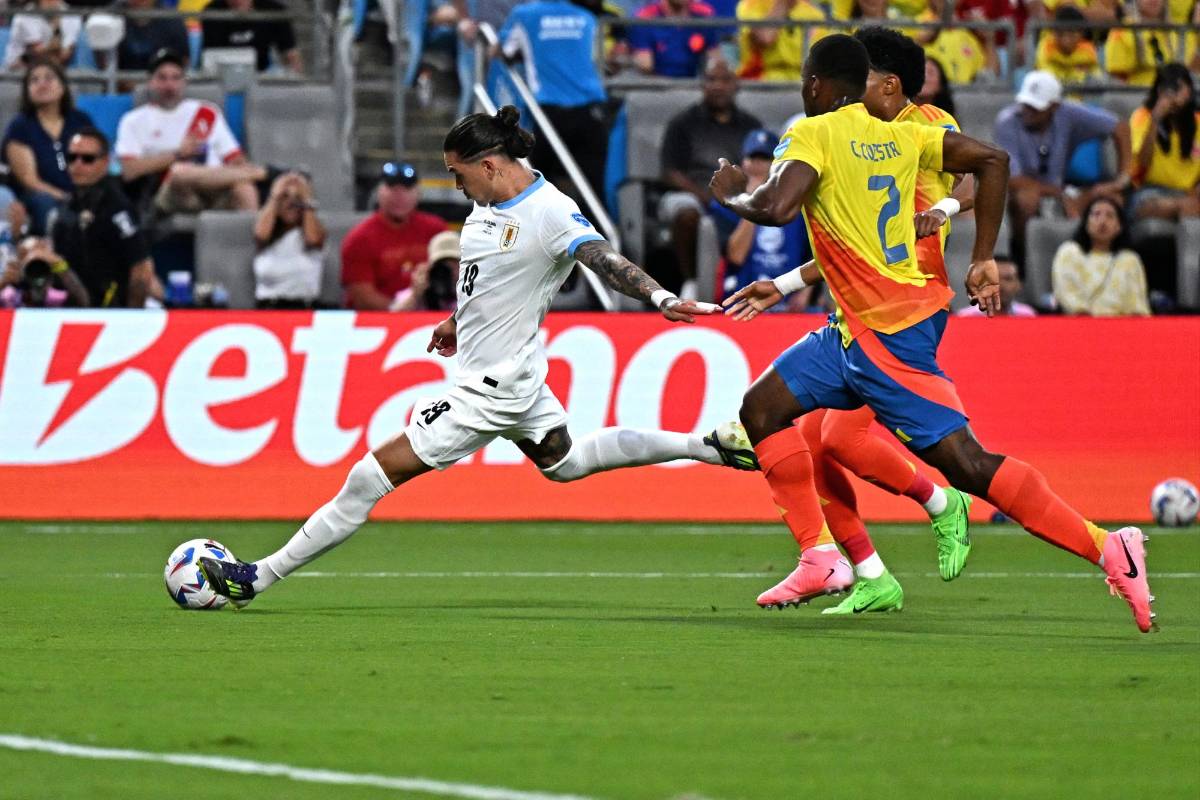Darwin Núñez tuvo tres ocasiones claras ante Colombia.