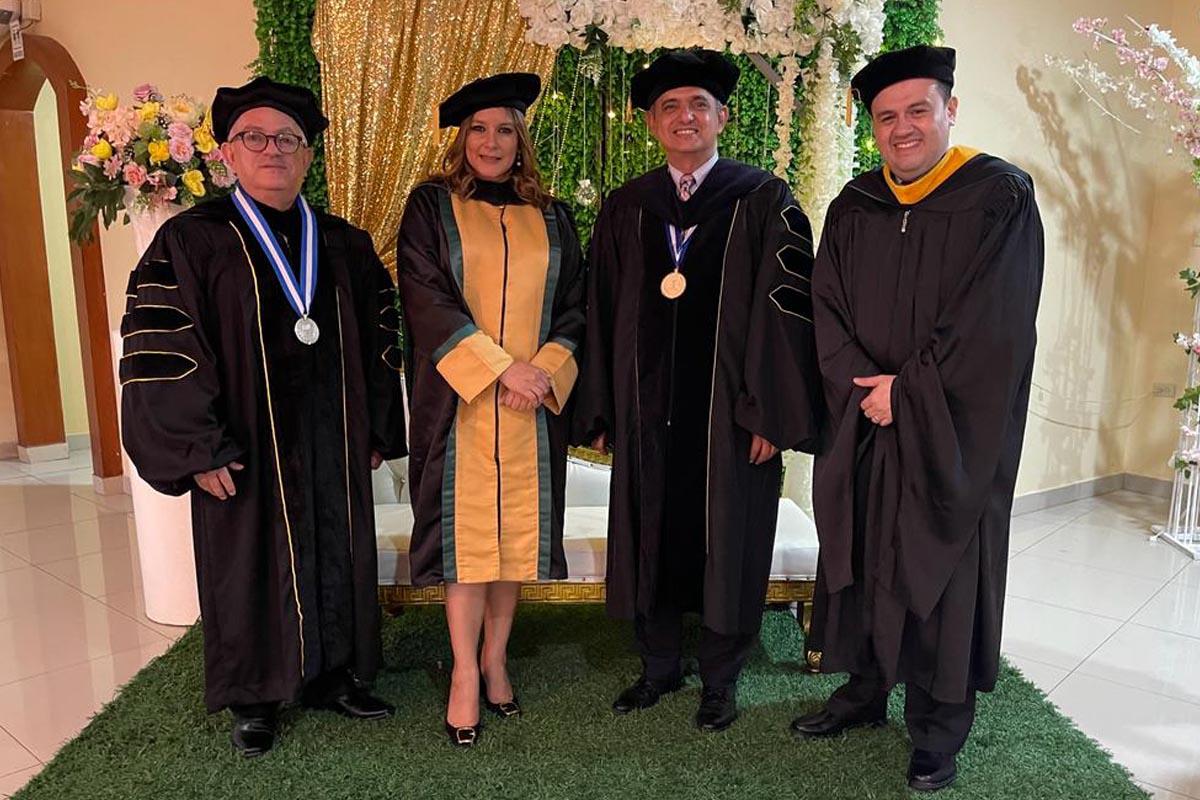 UTH Santa Bárbara festaje elegante ceremonia de graduación