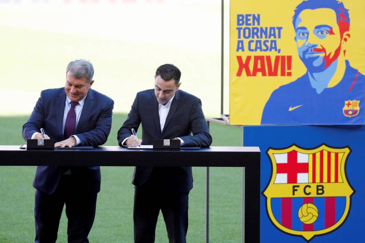 Xavi Hernández firmó contrato hasta el 2024 como DT del Barcelona.