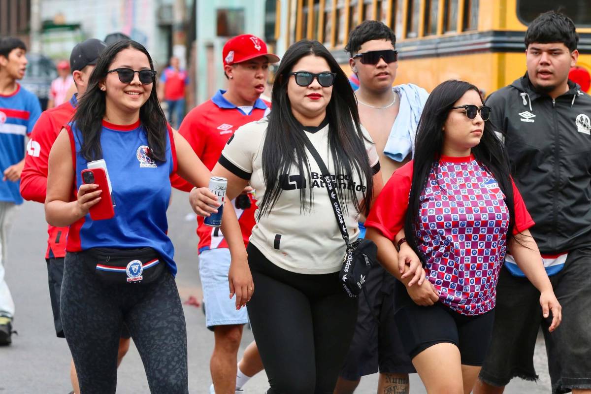 Olimpia-Motagua: Exgoleador aparece como Policía, susto y chica del 911 cautiva