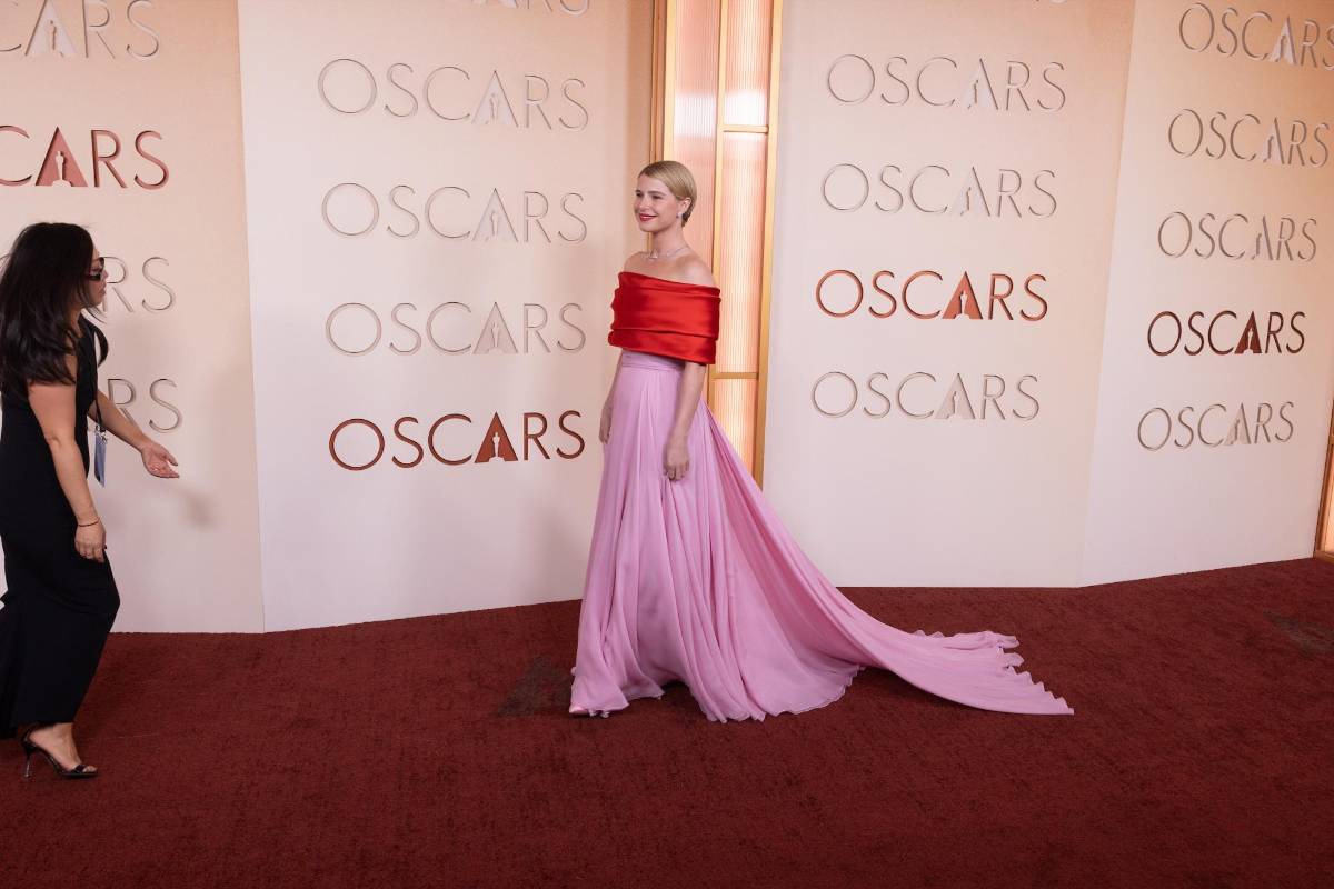¿Vestida para ganar? Así llegó Jessie Buckley a los premios Óscar 2026
