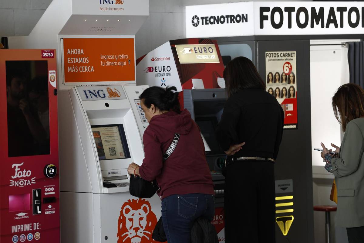 España a oscuras: imágenes del gran apagón en Madrid y Barcelona