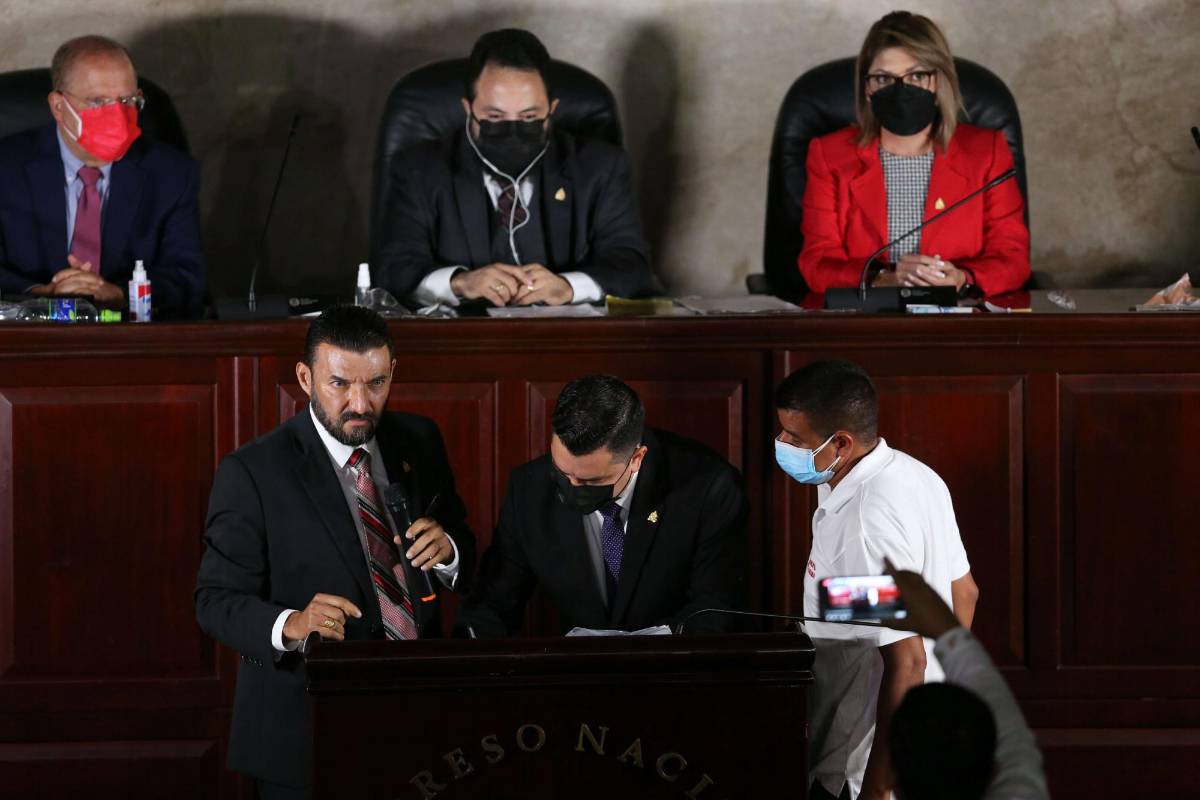 IAIP galardona al Congreso pese a no rendir cuentas