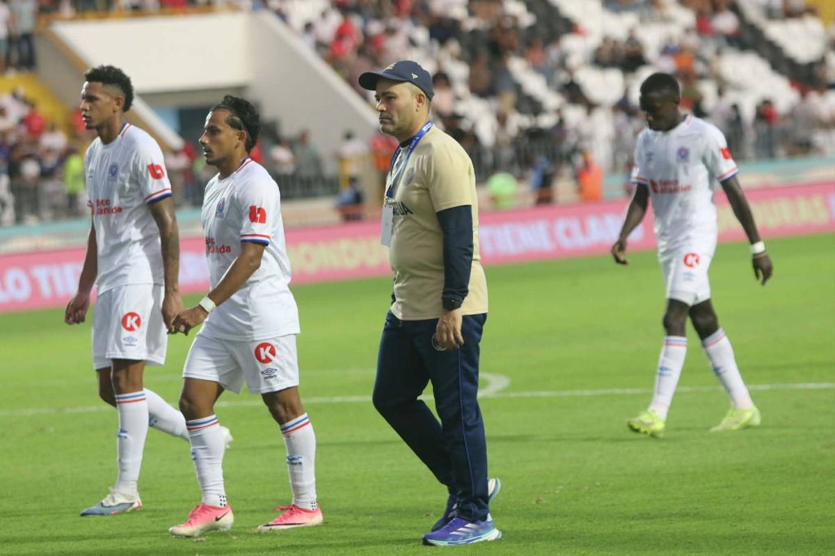 El increíble error de Menjívar vs Motagua, agresión a Edwin, sangre y baile en Olimpia