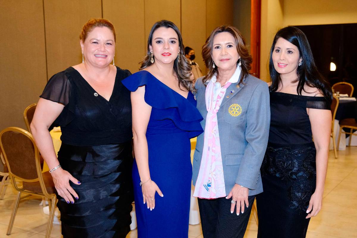 Velada de hermandad y brindis por los éxitos venideros