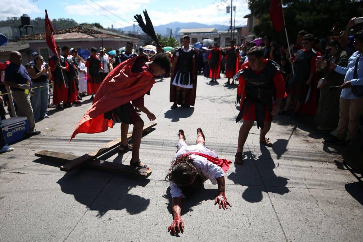 Viernes Santo en Comayagüela: drama y devoción marcan el Viacrucis
