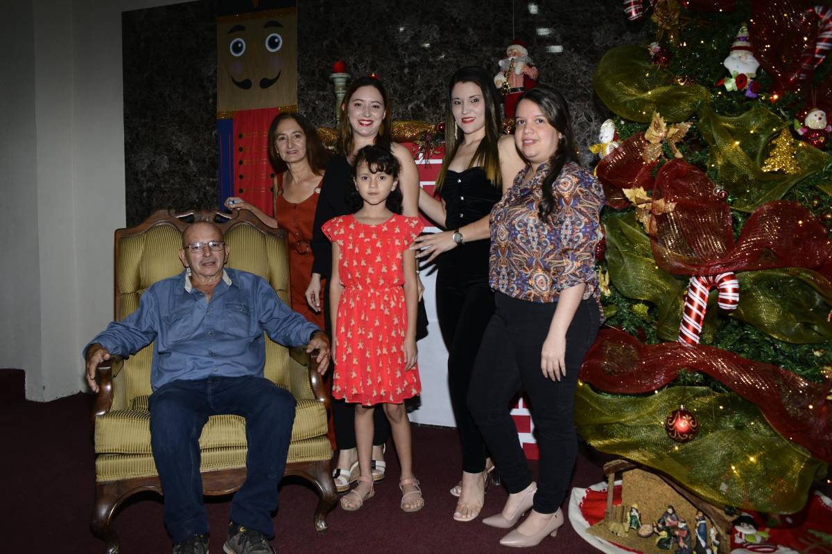 Escuela Little Feet &amp; Big Step resalta con su show navideño